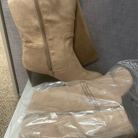 Cloudwalkers Tan Heeled Boots with Wedge - Picture 2 of 3